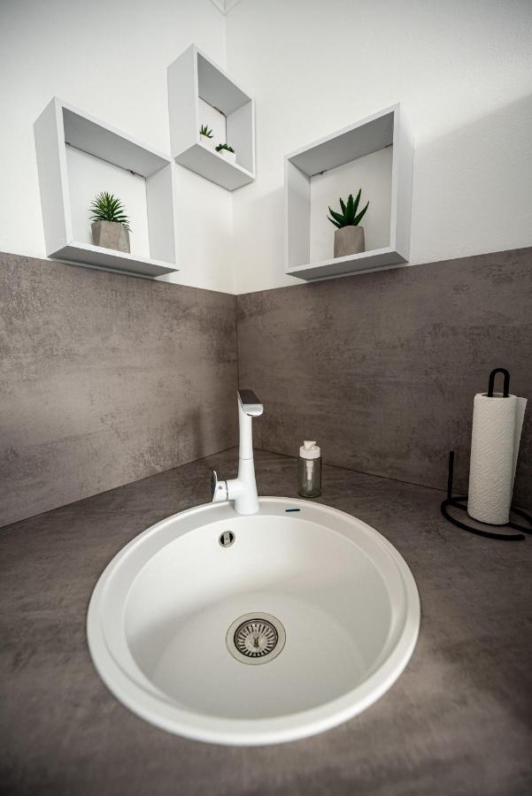 Il Dono Del Mare - Island Iz Apartment เวลิ อีช ภายนอก รูปภาพ