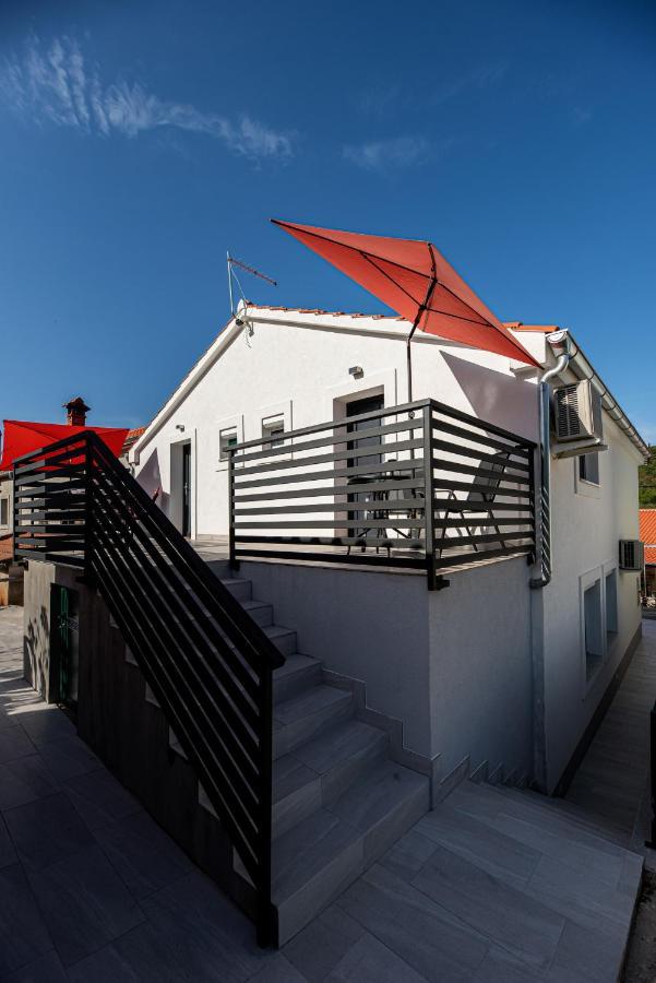 Il Dono Del Mare - Island Iz Apartment เวลิ อีช ภายนอก รูปภาพ