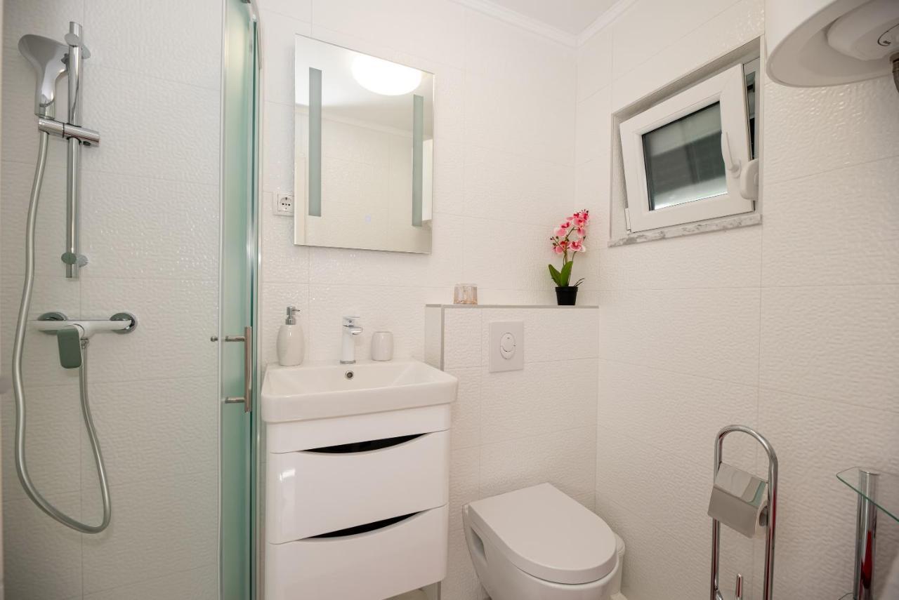 Il Dono Del Mare - Island Iz Apartment เวลิ อีช ภายนอก รูปภาพ