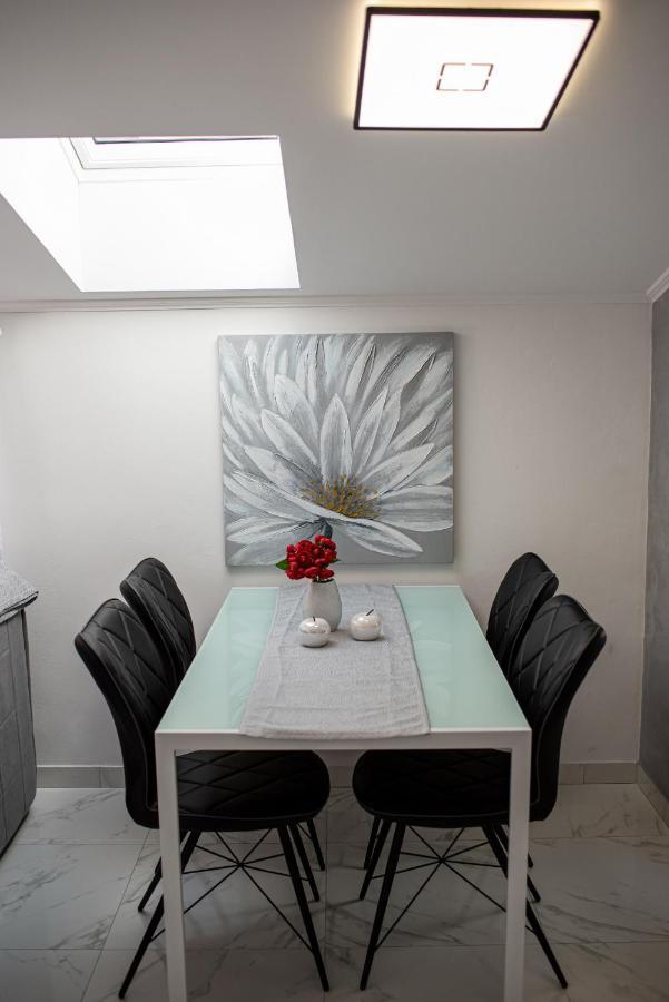 Il Dono Del Mare - Island Iz Apartment เวลิ อีช ภายนอก รูปภาพ